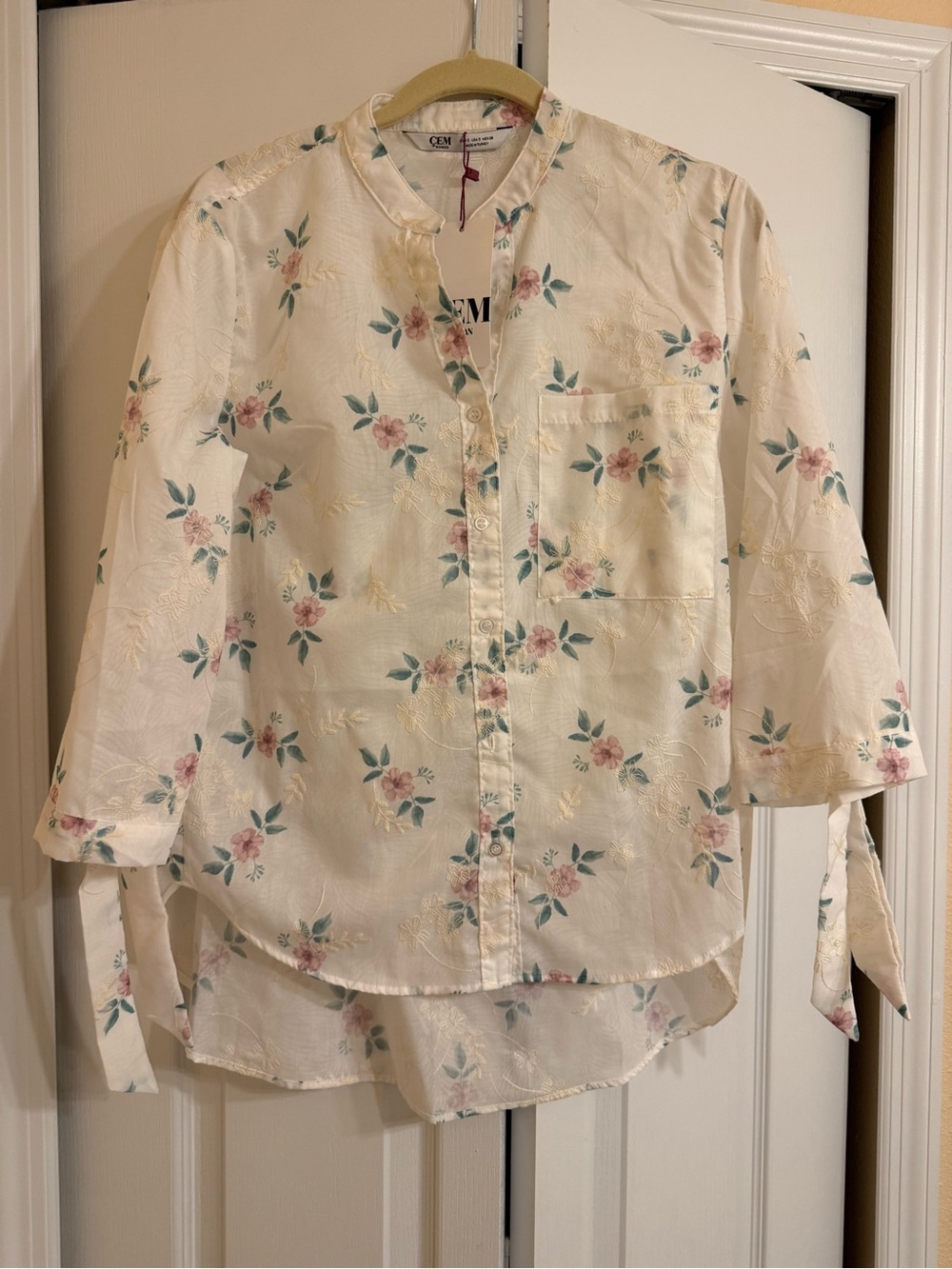 Vintage Floral Button-Down Shirt in Cream with Pink and Green Accents
